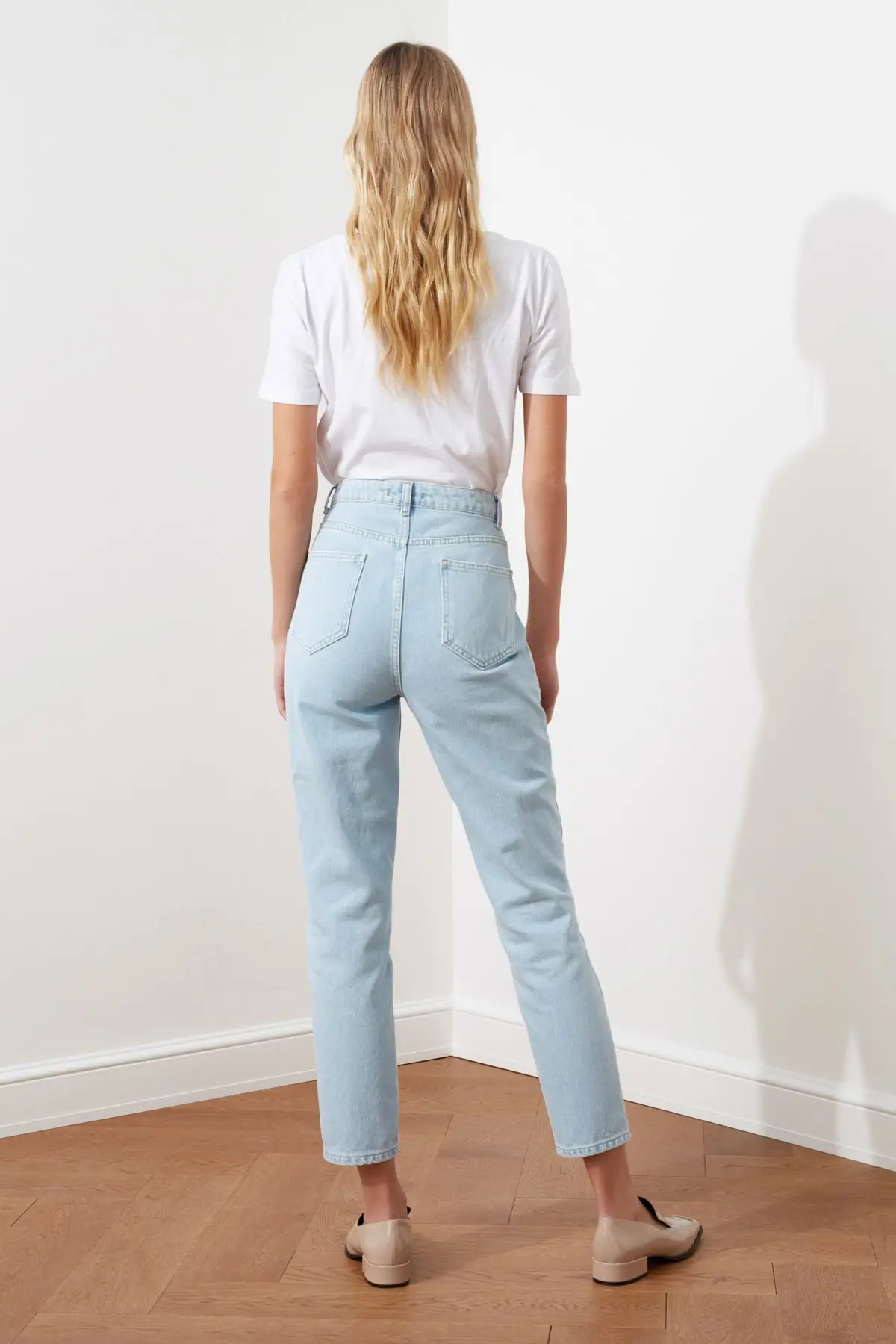 

Trendyol With Color Block Stitch Detail High Bel Mom Jeans TWOSS21JE0104