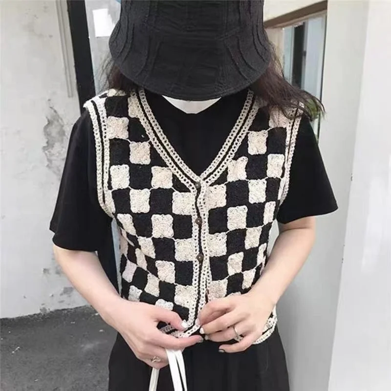 

2021 Loose Cardigan Jacket Women's Black Geometric Plaid Crochet Sweater Fashion Color Contrast Sleeveless All-match Vest
