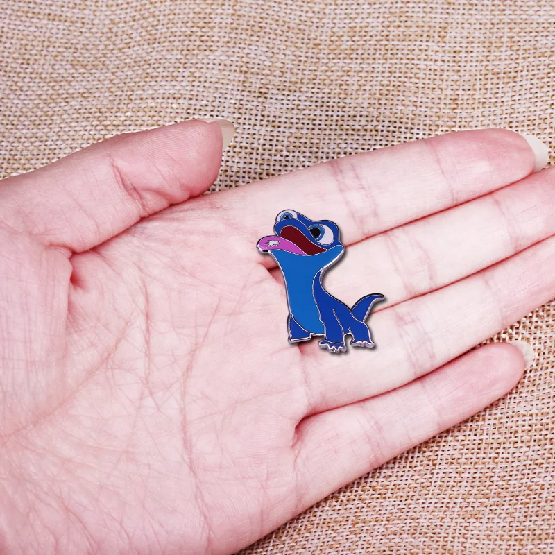 A cute lil' fire salamander brooch Bruni with a snowflake on his tongue from Elsa's snow powers! | Brooches