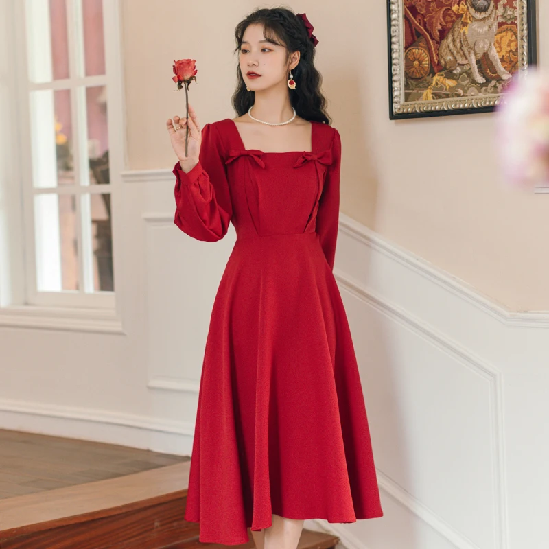 Женское платье с бантом и квадратным вырезом красное средней длины в стиле ретро