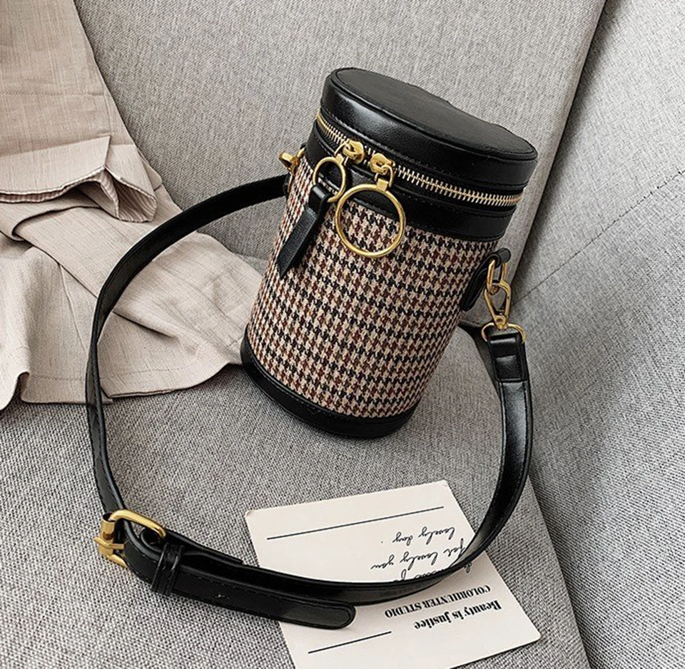 Женская сумка мешок через плечо мессенджер в клетку модная однотонная сумочка