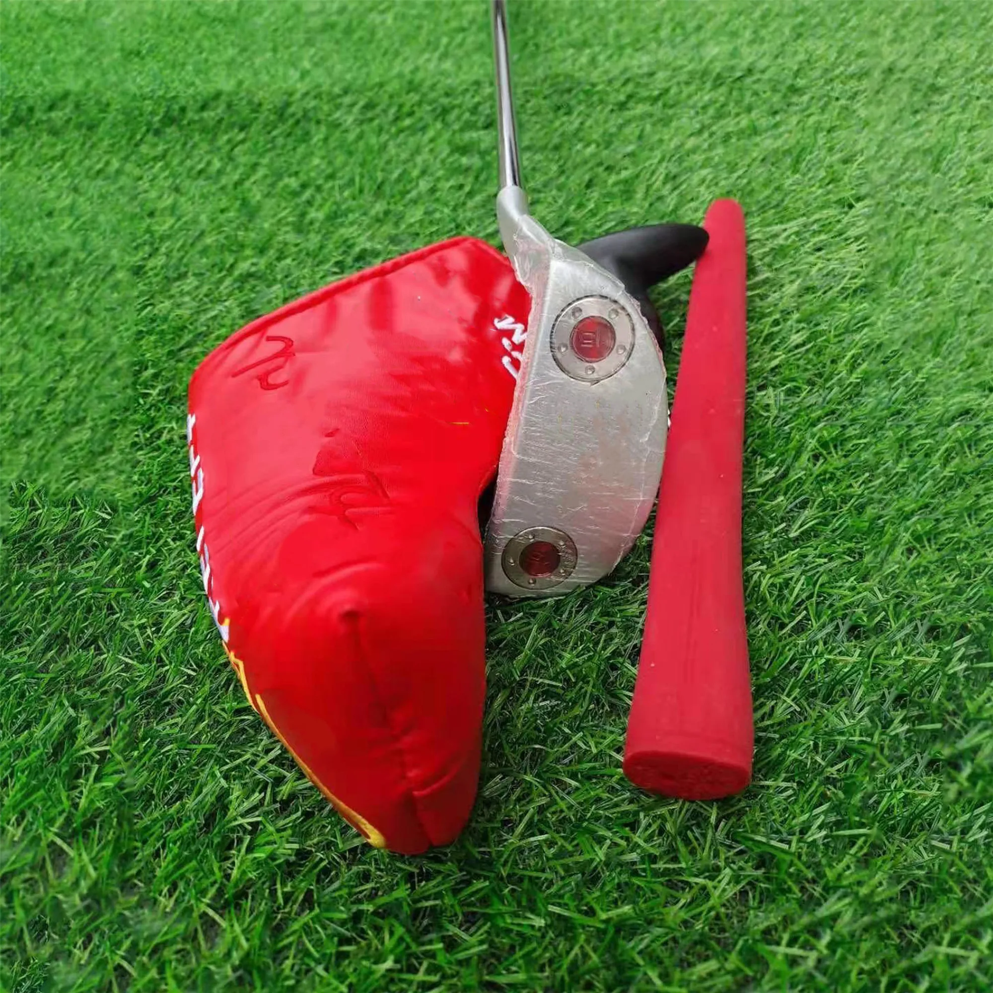 

2021 Golf Club Putter Small Semicircle Putter with Cap Cover with Logo