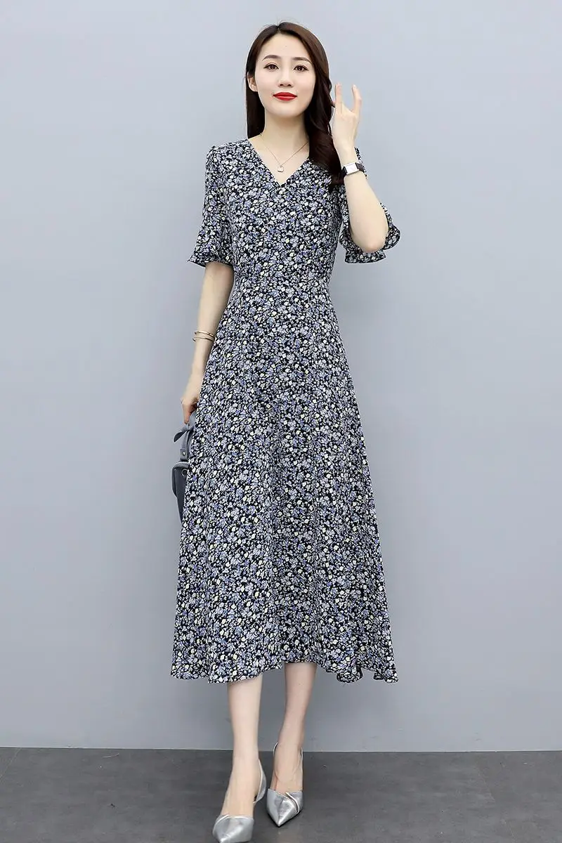 

COIGARSAM 4XL Plus Size Floral Print Women Long dress New Summer Chiffon V-Neck Dresses Black And Blue 623