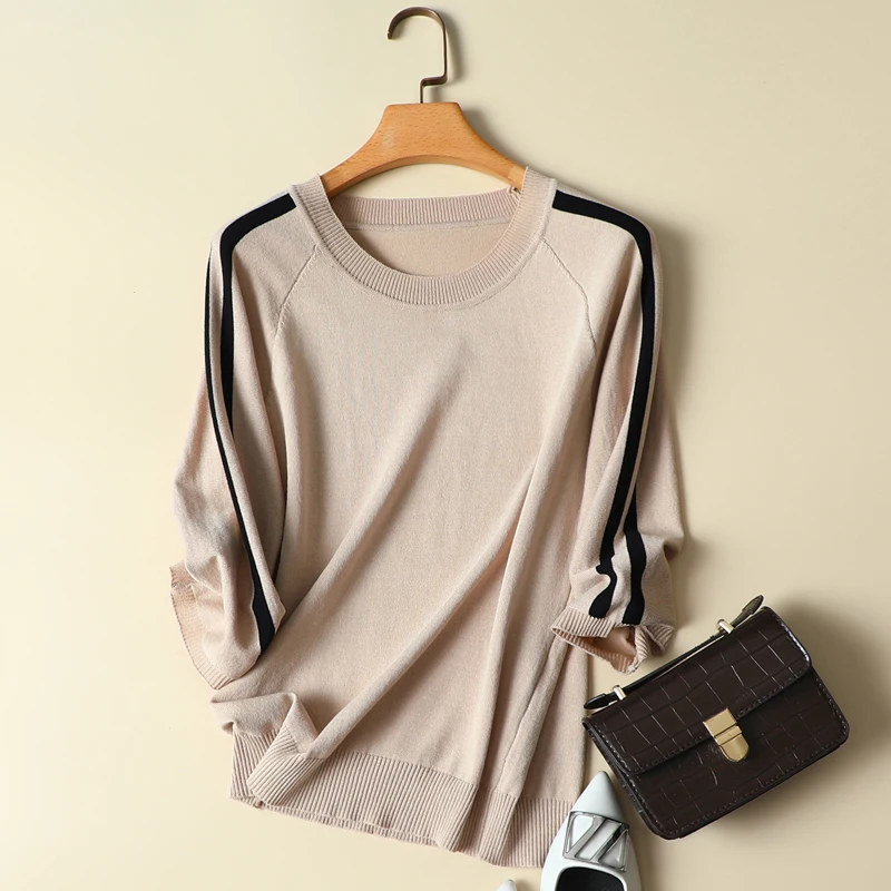 

Женский трикотажный пуловер с коротким рукавом и круглым вырезом