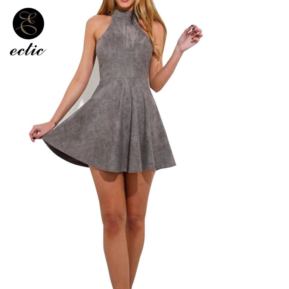 Крест-накрест платье с коротким и широким подолом оголенной спиной