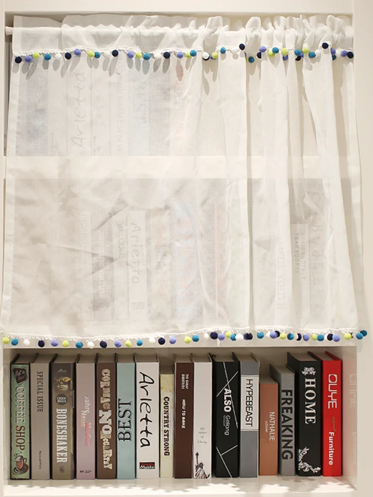 Белая прозрачная занавеска с разноцветным помпоном Короткая 150x125 см для кухни