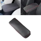 Мягкий кожаный чехол для подлокотника Toyota Corolla 2021, внутренний подлокотник с центральным управлением автомобиля, кожаный чехол с отделкой Черно-красной линии