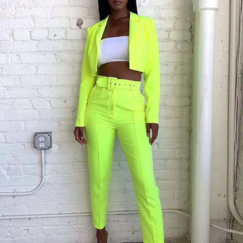 Женский костюм приталенный укороченный блейзер с поясом и брюки повседневная