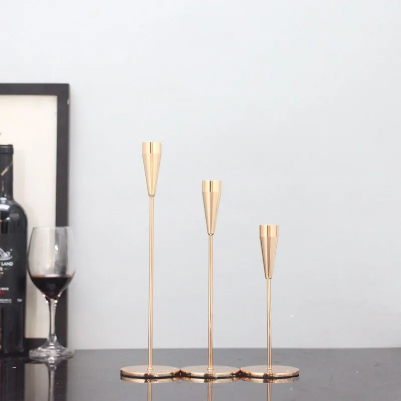 Обеденный стол подсвечник золотое покрытие из кованого железа с одной головкой