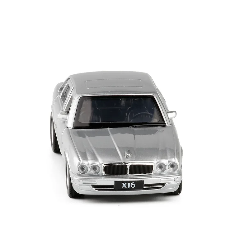 Модель игрушечного автомобиля 1/36 04 XJ6 копия мини из сплава Авторизованная