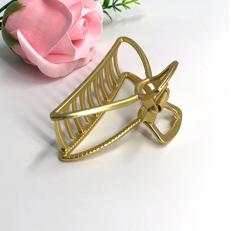 

2021 Korean Style Simple Fashionable Geometric Metal Buckle Clip Ponytail Clip Women Bath Hair Clips Hair Claw Accessories