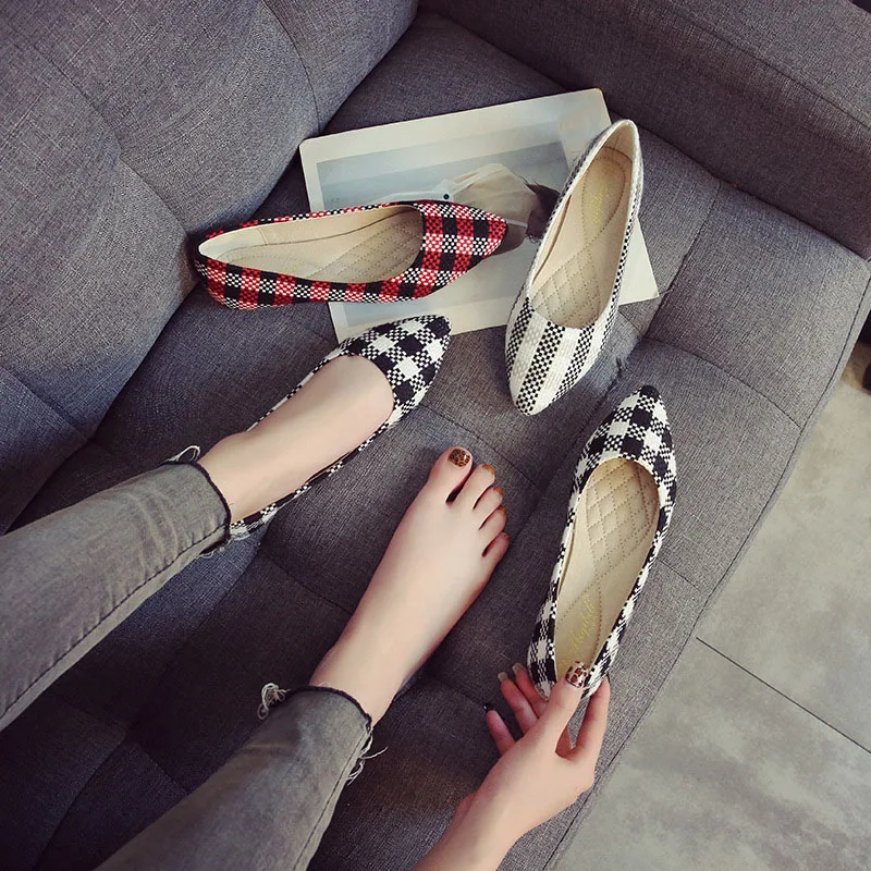 Новинка 2019 года женская обувь клетчатая на плоской подошве лоферы Повседневные