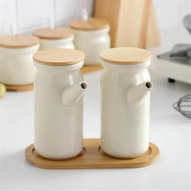 

Seasoning Jar Salt And Pepper Box Ceramic Wood Cover Sugar Bowl Kitchen Accessories