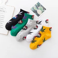 4 pieces 2 pairs of mens socks outdoor leisure skateboard sports socks personality trend wild maple leaf womens socks