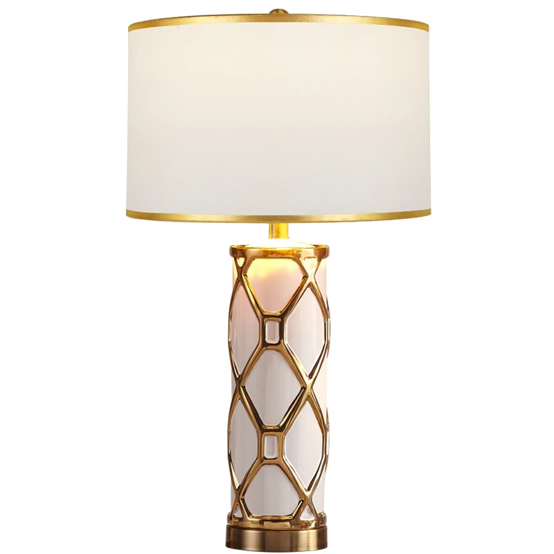 Настольная лампа из керамики "Luxury Post Modern" золотисто-черного цвета размером 38x70 см для спальни или гостиной в европейском стиле.