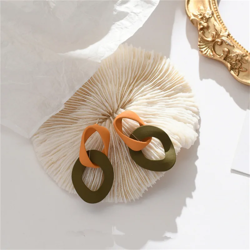 

Advanced sense of French bump irregular color earrings female south Korean temperament joker contracted sweet stud earrings