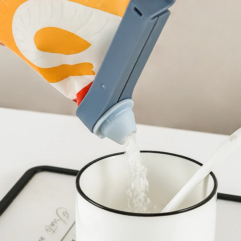 

Sealing Clamp with Pour Spouts Portable Repetitive Use Food Seal Pour Food Storage Bag Clip For Home Kitchen FBS889