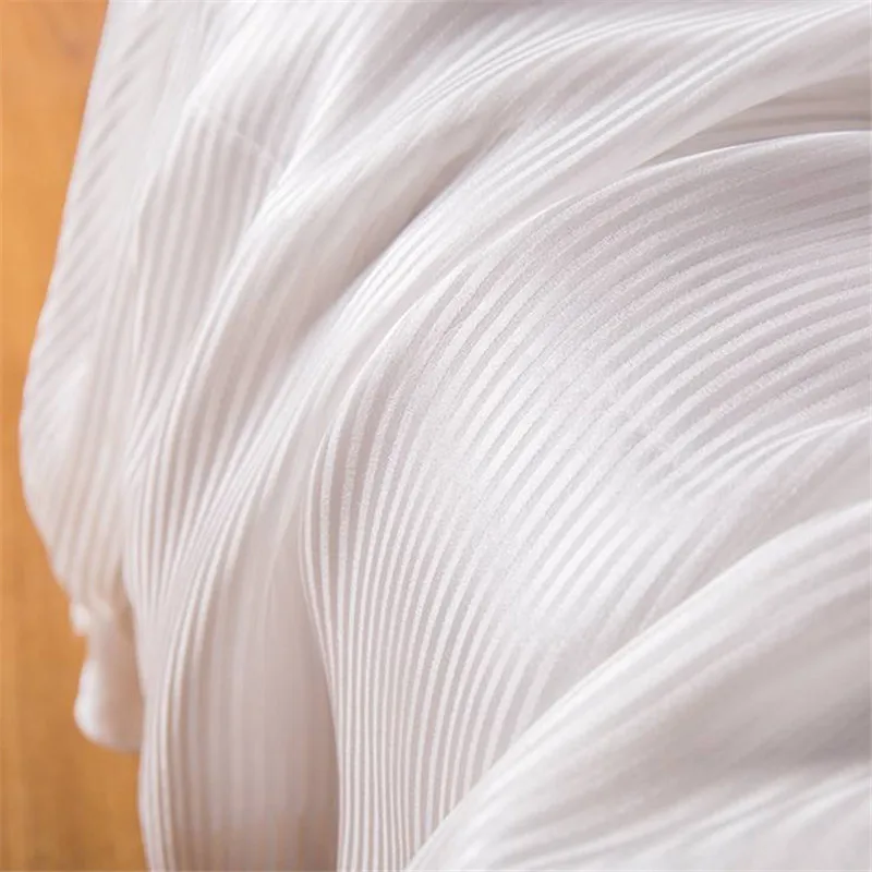 Женская Полосатая футболка из натурального шелка белая кружевная с длинным