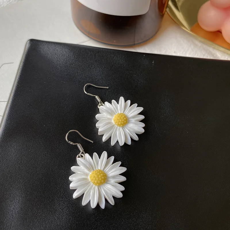 

1Pair Drop Earring Small Daisy Flower Stud Earrings For Women New Fashion Sweet Earrings Wholesale Jewelry