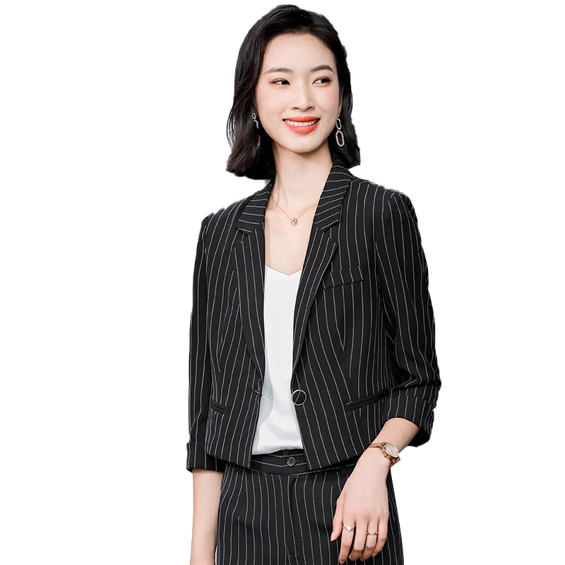 Маленький короткий пиджак в полоску для женщин на весну и лето приталенный