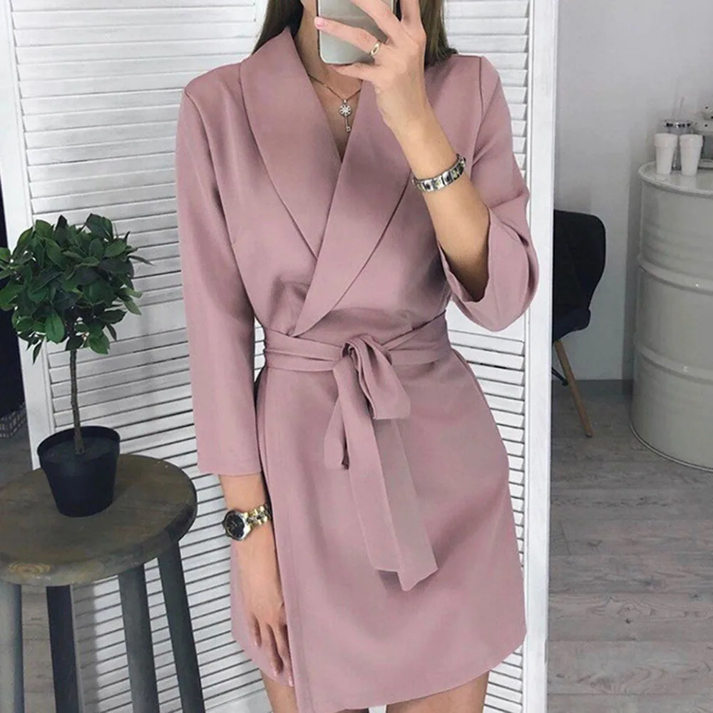 Женское офисное платье блейзер розовое элегантное модное деловое короткое в