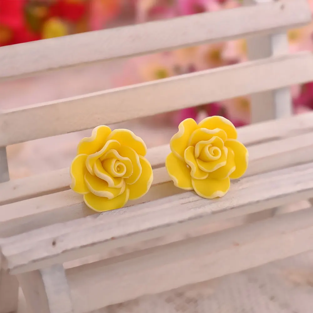 Серьги-гвоздики в виде цветков черной и белой розы элегантные милые ювелирные