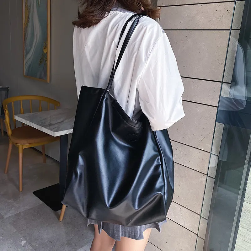 Простые вместительные сумки осень зима модные женские с большой