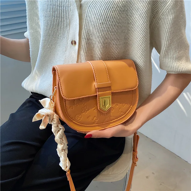 

Slanting Crossbody 2021 New Fashion Saddle Embossed Vintage Stone Pattern Flower Magenta Shoulder Armpit Women'S Designer Bag