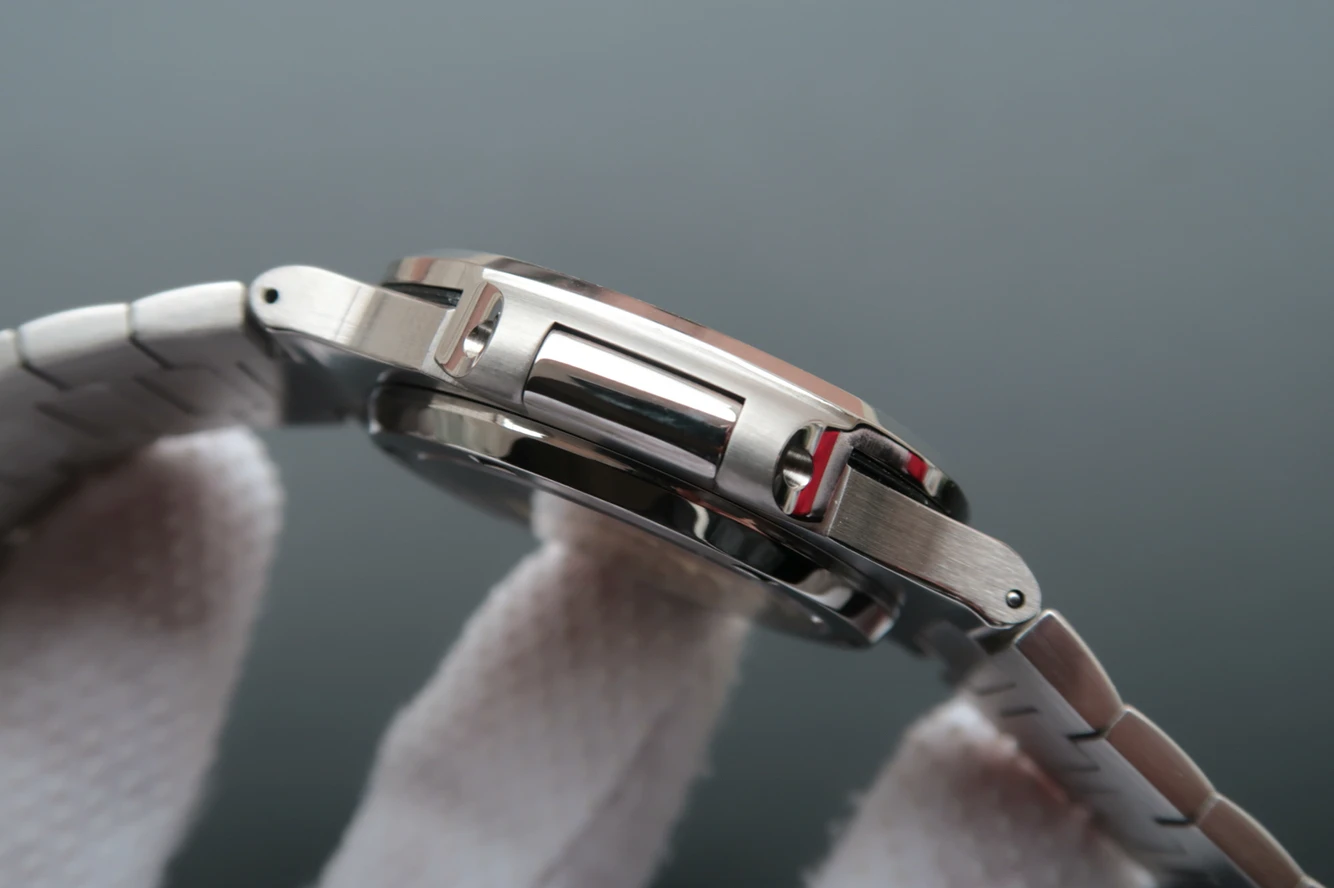 

Pat Phi Nautil 5711/1A-010 Replica Men Watch Swiss