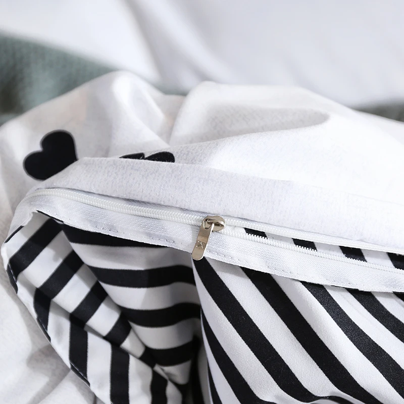 

The Heart Printing White And Black Premium Luxury Soft Duvet Cover Family size US King Queen Size Beddiing Set Queen