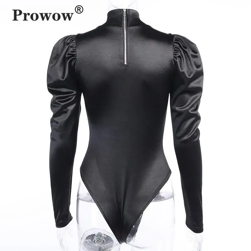 Женское атласное боди с длинным рукавом воротником-стойкой и молнией сзади |