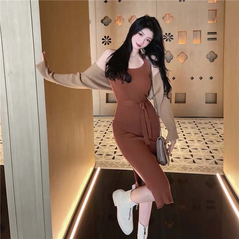 Женское трикотажное платье на бретелях-спагетти элегантное пикантное в