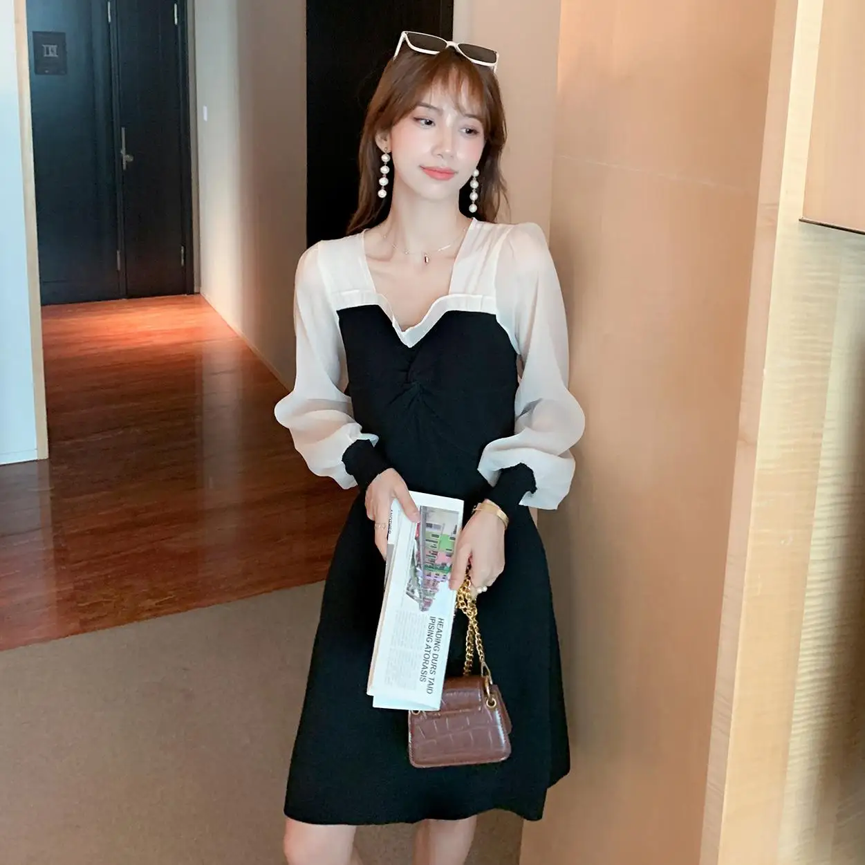 

Film Hepburn wind of autumn new fund hubble-bubble sleeve knit dress black women long sleeve splicing v-neck dress