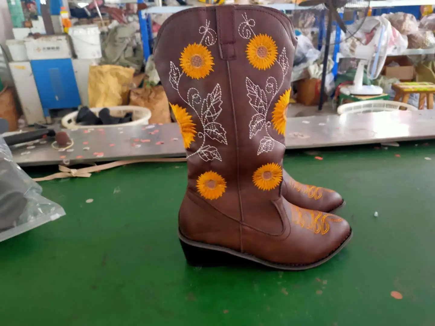 

New Large Size Women Short Boot Fashion Trend Characteristics Boot Embroidered Ethnic Style Thick Heel Casual Women Boots