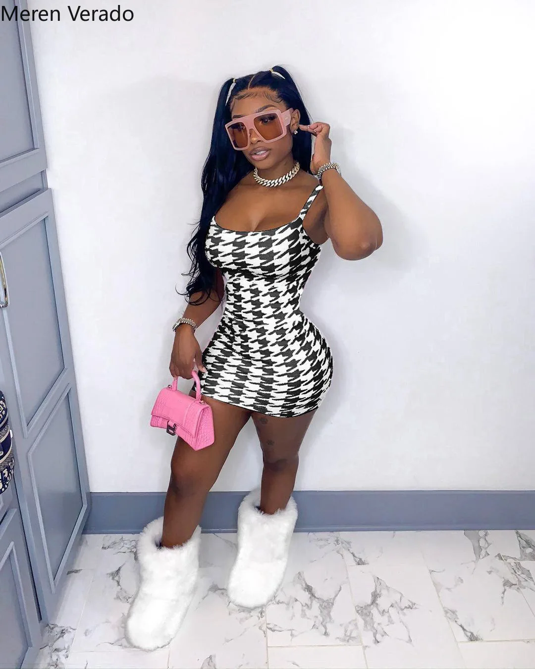 Облегающее женское мини платье с рисунком гусиная лапка на бретелях спагетти