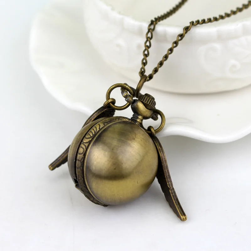 

Harried Golden Snitch Pocket Watch Necklace Potters Retro Ball Watch Accessories Big Wing Pendant For Boys Girls