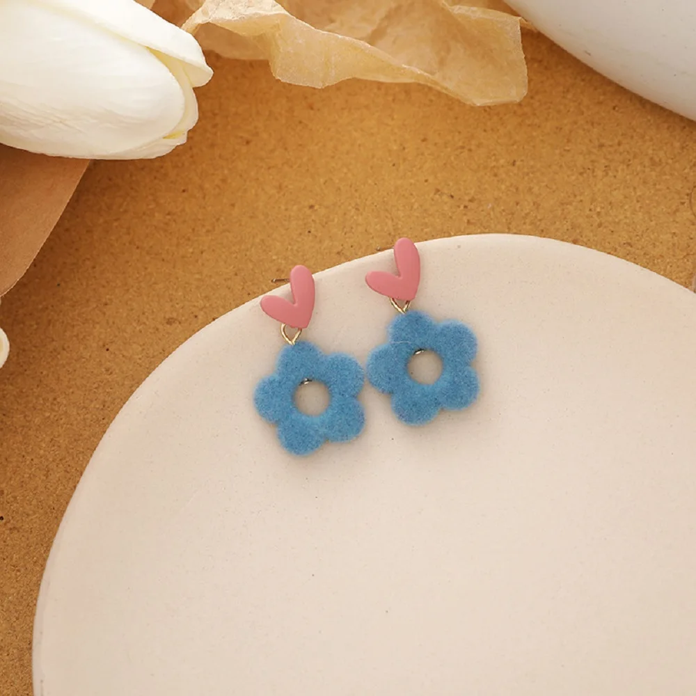 Женские бархатные серьги-подвески с цветами и сердечками | Украшения аксессуары