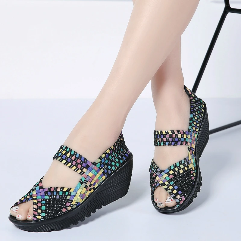 Женские плетеные сандалии на платформе шлепанцы плоской пластиковые туфли без