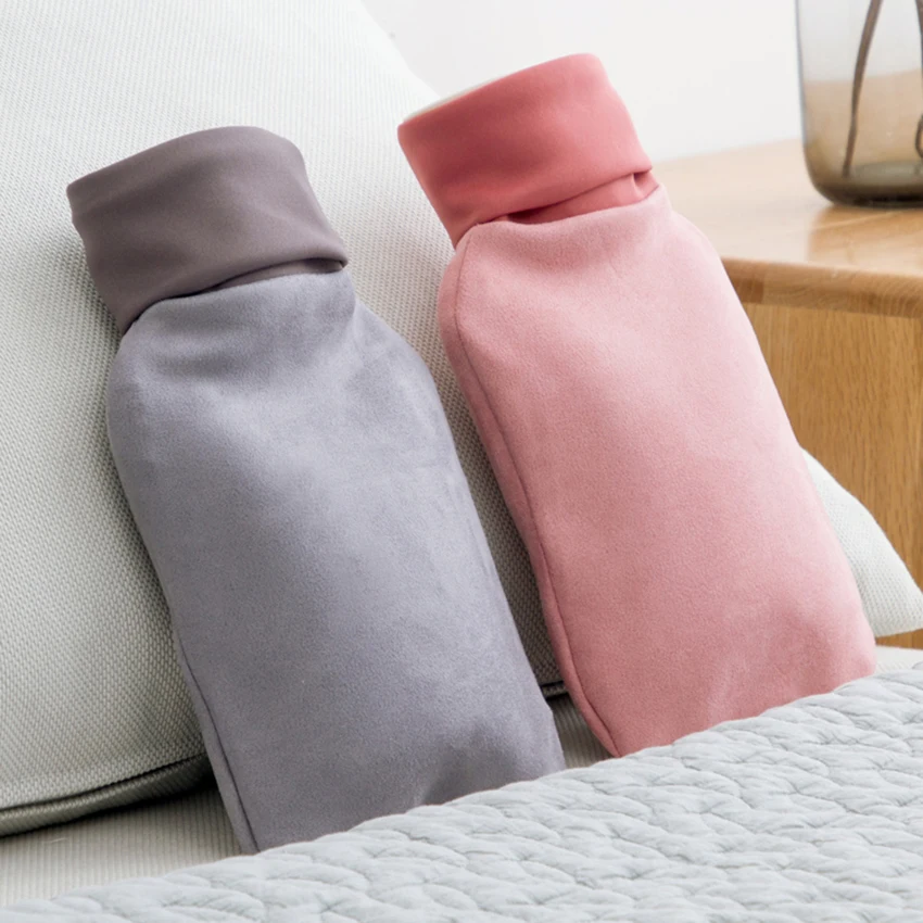 Классическая белая бутылка для горячей воды из ПВХ 1000 мл с замшевым чехлом