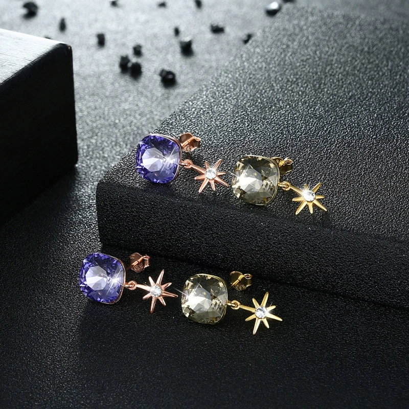 

Женские серьги-гвоздики с кристаллами, серебряного цвета