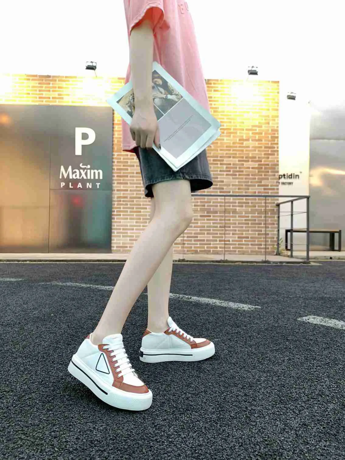 

2021 Top Quality New Fashion Genuine Leather Sneakers Women Luxury Shoes Women Mens Designers