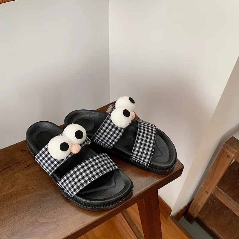 

2021 Big Eyes Funny Women Slippers Korean Style Cute Girl Slides Double Belt Flat Bottom Female Sandals Outdoor Anti-slip Shoes