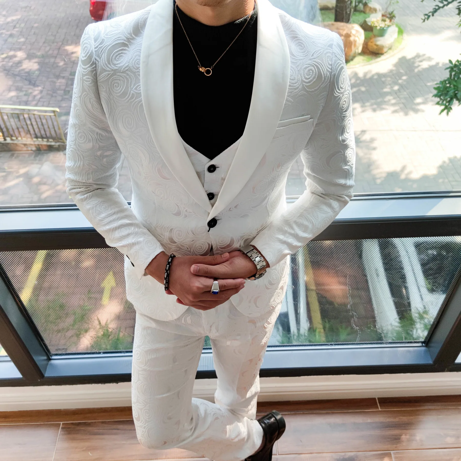 

2021 Grooms Suit Costume Homme Mariage Smoking Tuxedo Suit Rose Jacquard White Wedding Suit For Men 3pcs Smoking Homme Mariage