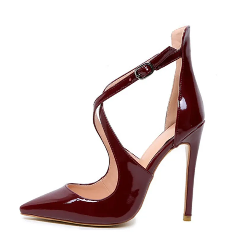 Женские вечерние сандалии YECHNE красные с крючками черным лаком летние туфли