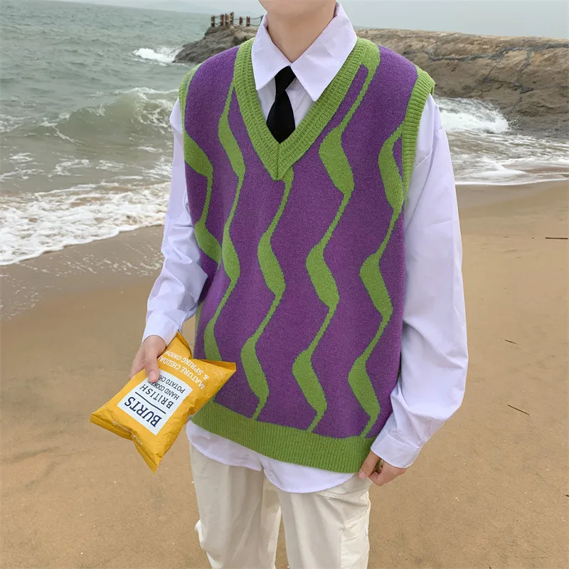 Женский трикотажный жилет без рукавов в полоску с V-образным вырезом | Мужская