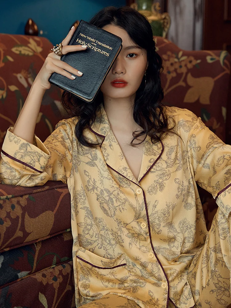 

Women's Silk Pajamas Suit Fashion Pattern Two-piece Long-sleeved Trousers Silk Lapel Home Sleep Lounge Shopping Clothing