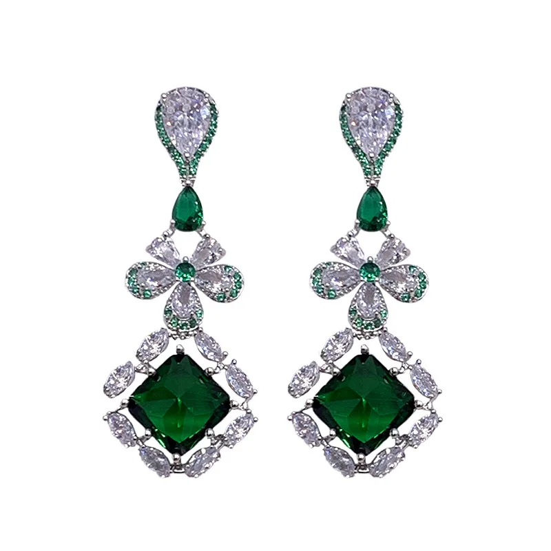 

Micro-encrusted diamond emerald gemstone square pendant small daisy flower earrings high sense of net red tide