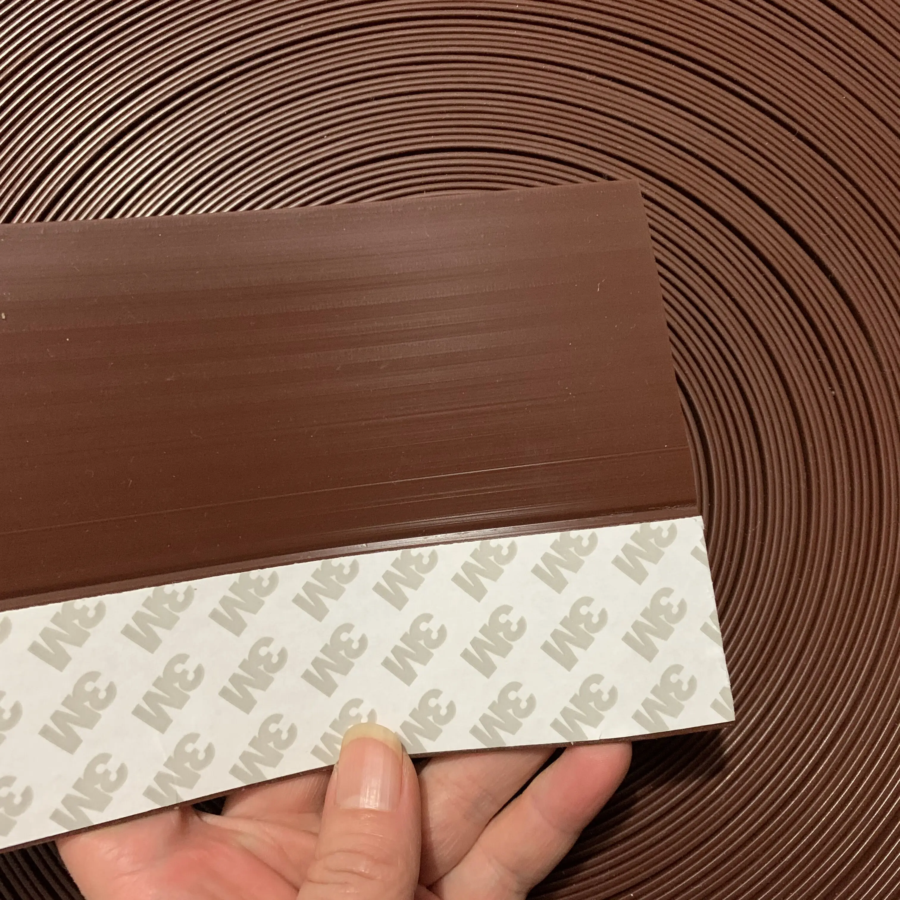 Уплотнительная лента Раздвижная стеклянная с изображением деревянной двери и