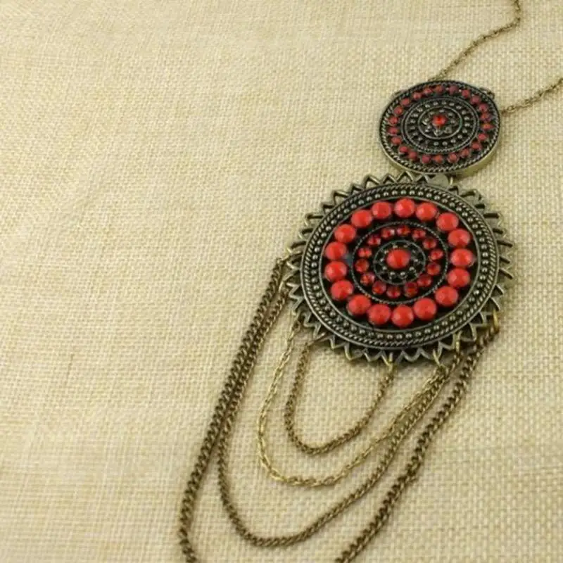 

Retro Accessories Personality Exaggerated Inlaid Diamonds Hollow Necklace Ancient Gold Autumn and winter sweater chain ruby acce