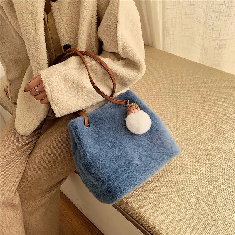 Модные женские сумки-мессенджеры на плечо зимние меховые большие сумочки мягкий